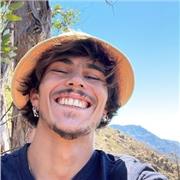 No tengo experiencia en ser profesor, pero vivo en España hace 2 años y mi lengua materna es el italiano. Todas las personas españolas que he conocido ahora tienen un nivel base de italiano